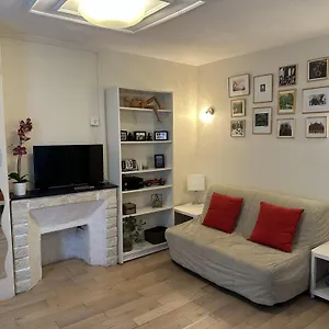 https://haut-marais-quiet-center-of-paris-ideal.fr-paris.fr